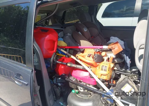 2010 Toyota Sienna Le from USA, damaged, VIN 5TDKK4CC4AS338953